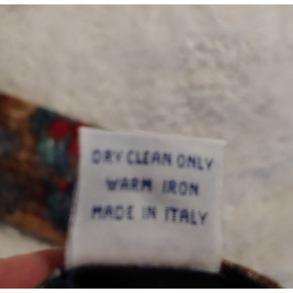 Givenchy Selection Couture #0102 100% Silk Showy Red Rose Gentlemans Tie - Picture 8 of 8